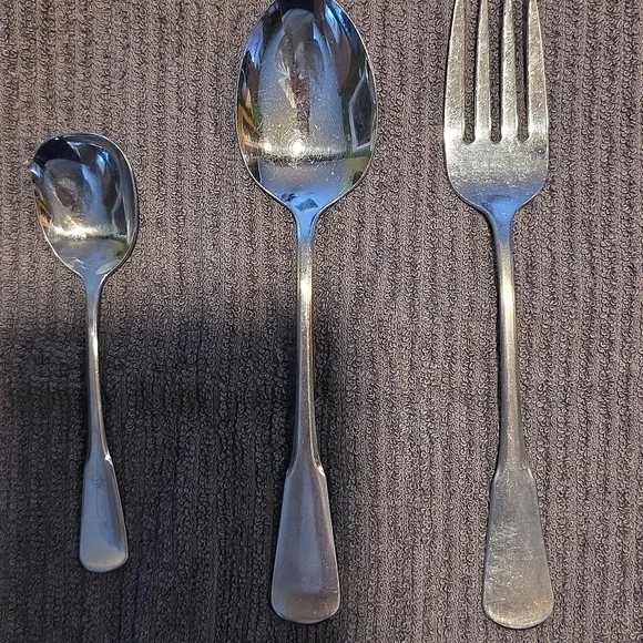 Well Loved Oneida Silver Stainless Steel Cutlery Set - Picture 6 of 6